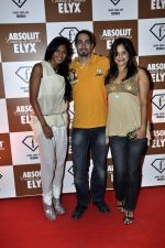 Nina Manuel, Adam Bedi, Nisha Harale at Sun Dance Party by Absolut Elyx in Mumbai on 21st Oct 2012 (101).JPG